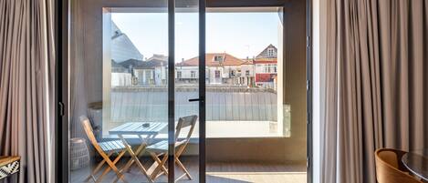 1 bedroom, iron/ironing board, internet, bed sheets