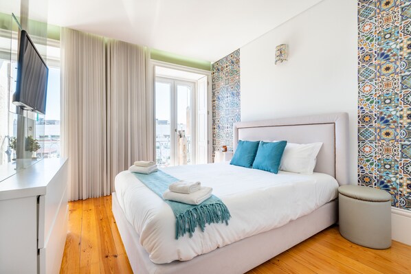 Iron/ironing board, internet, bed sheets