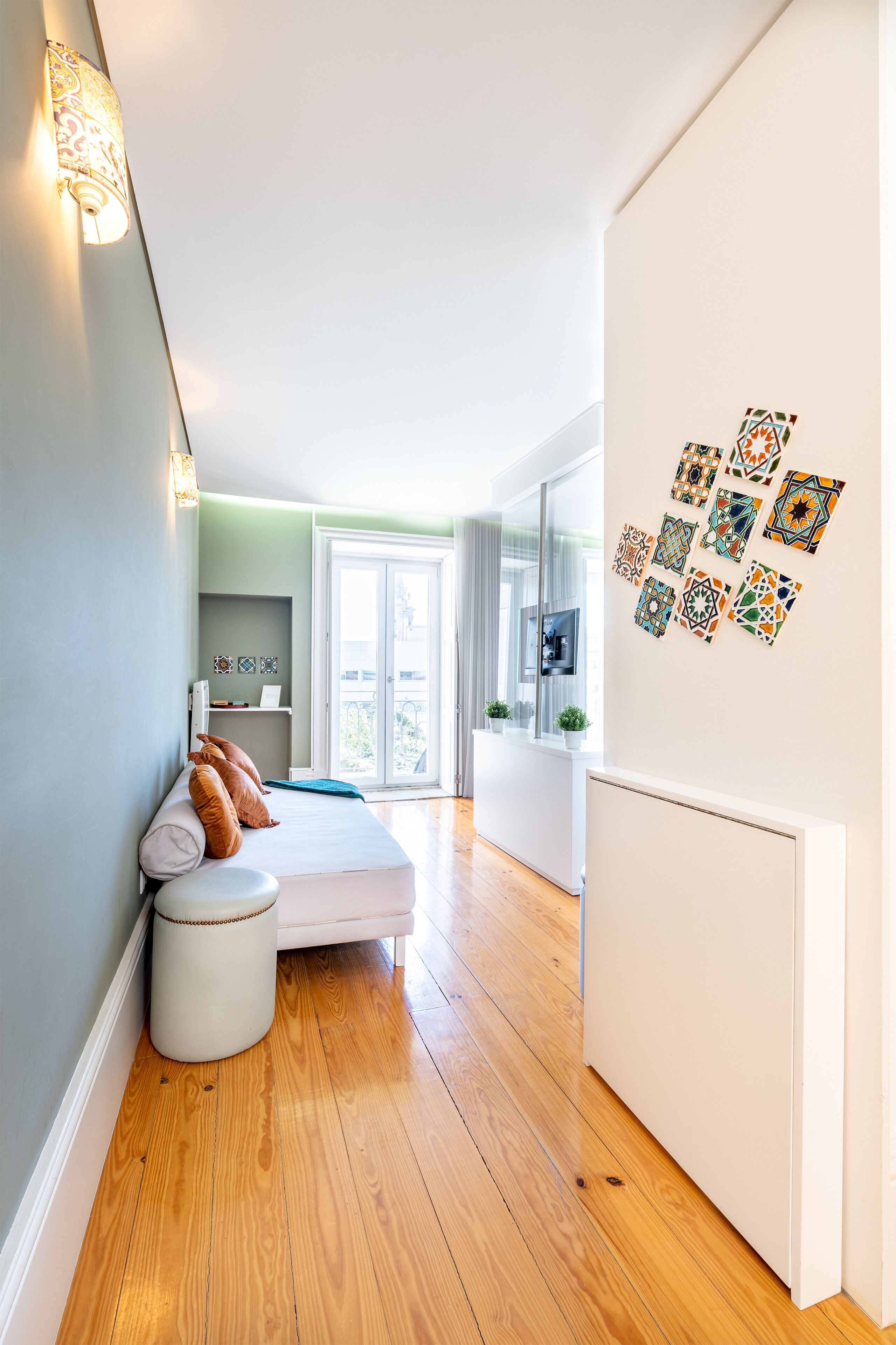 Iron/ironing board, internet, bed sheets