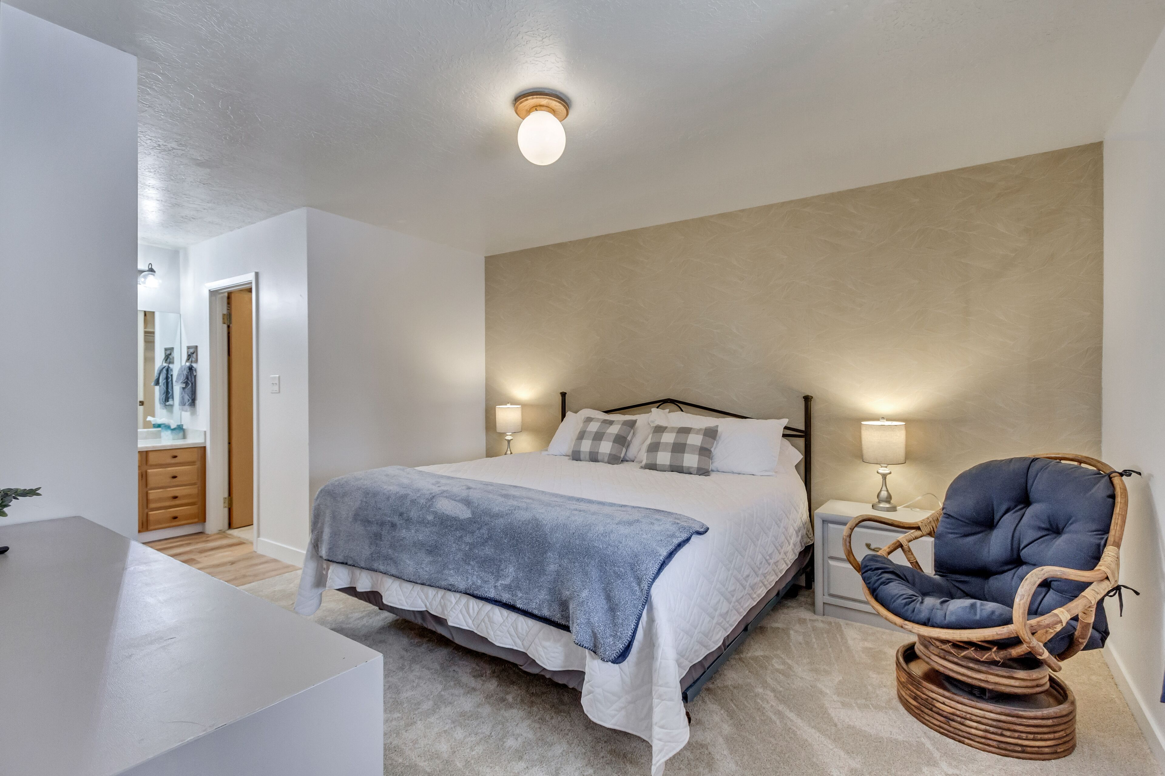 2 bedrooms, travel crib, WiFi, bed sheets