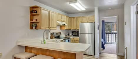 Fridge, microwave, oven, stovetop