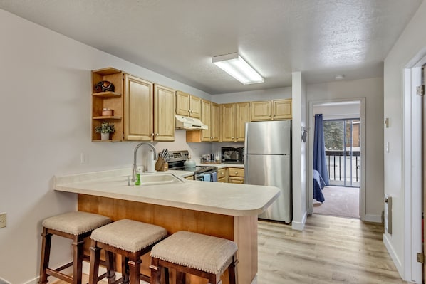 Fridge, microwave, oven, stovetop