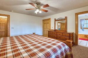 3 bedrooms, desk, iron/ironing board, travel crib