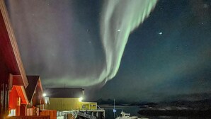 A building with a dock and a view of the aurora borealis. - Nice home in Offersøy with sauna (Offersøy)