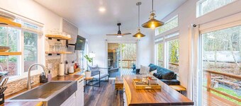 Rivers Edge:river side tiny home