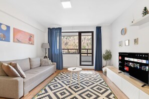 Family Apartment | Living area - One Bedroom with Mountain View (Sinaia)