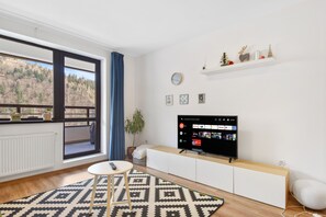 Family Apartment | Living area - One Bedroom with Mountain View (Sinaia)