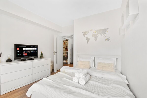 Family Apartment | 1 bedroom, free WiFi, bed sheets