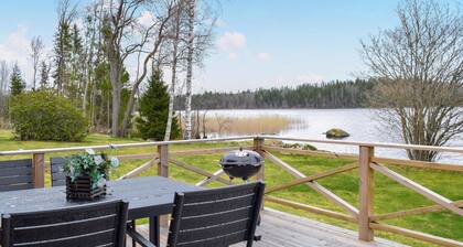 Cozy home in Nässjö with house sea view