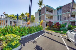 Property grounds - Newly Remodeled Kailua-Kona Condo w/ Pool Access (Kailua-Kona)