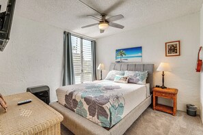 1 bedroom, iron/ironing board, Internet, bed sheets - Newly Remodeled Kailua-Kona Condo w/ Pool Access (Kailua-Kona)