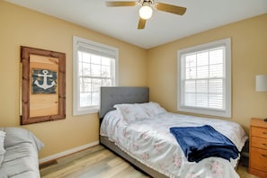 2 bedrooms, iron/ironing board, travel cot, Internet