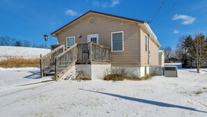 A single-story house with a front porch and a staircase leading to the entrance. - 8 Mi to Cave Run Lake Boating: Outdoor Retreat! (Wellington)