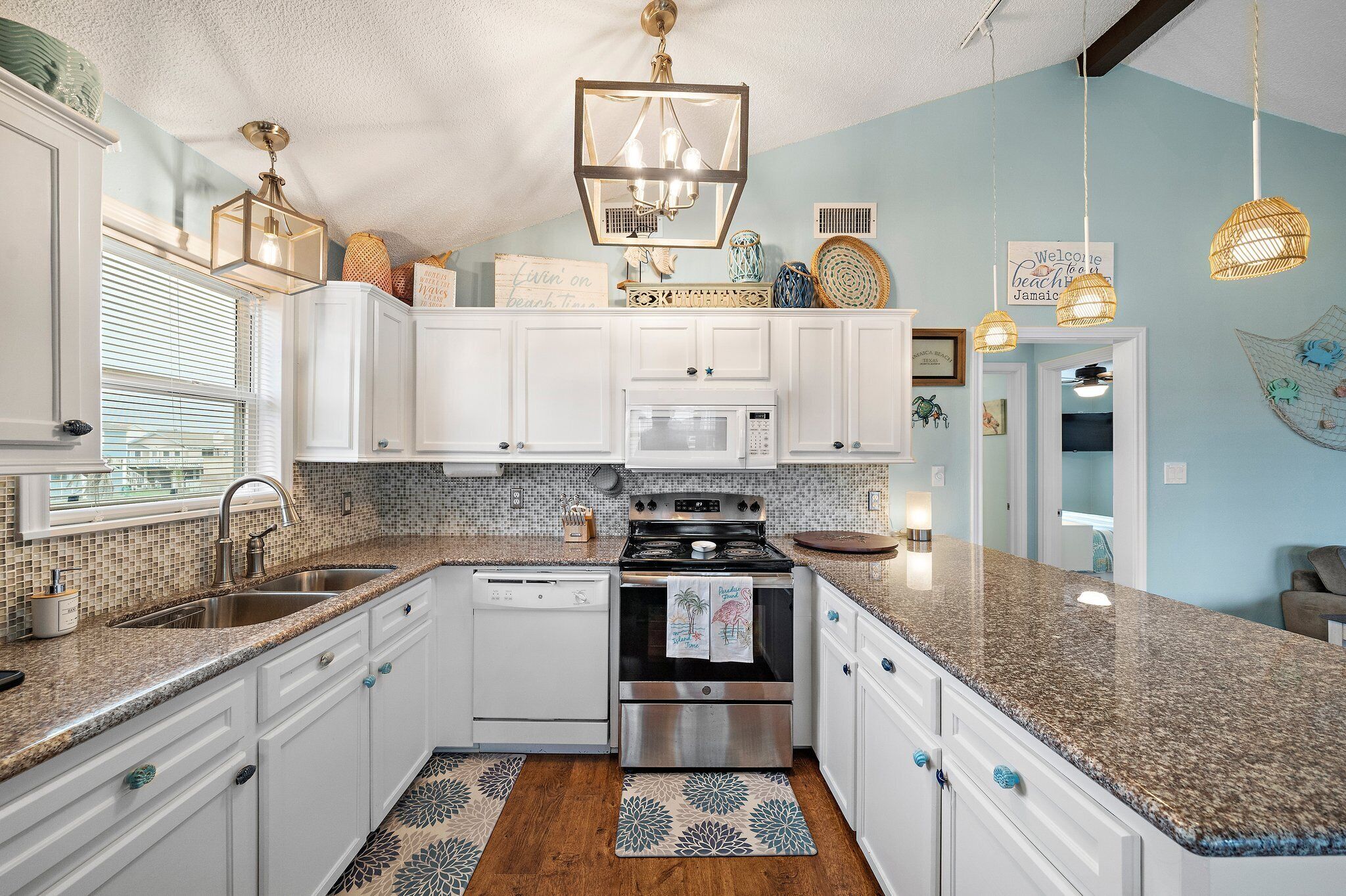 Køleskab, mikrobølgeovn, ovn, kogeplade