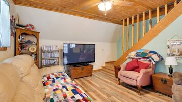 3 bedrooms, iron/ironing board, internet, bed sheets
