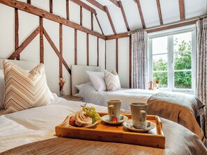 3 bedrooms, free WiFi, bed sheets