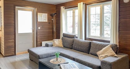 Gorgeous home in Offersøy with sauna