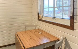 Dining - Gorgeous home in Offersøy with sauna (Offersøy)