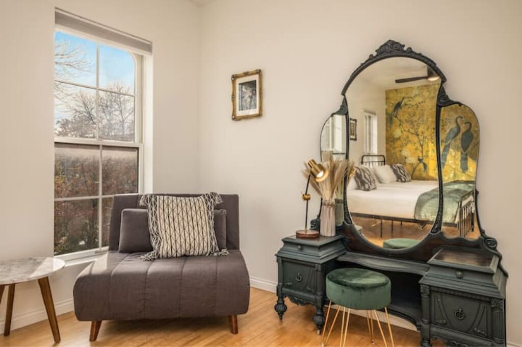 3 bedrooms, in-room safe, iron/ironing board, travel crib