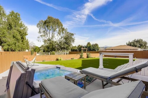 Stunning! Lrg Mdrn-Huge Backyard/Outdoor-Hot Tub