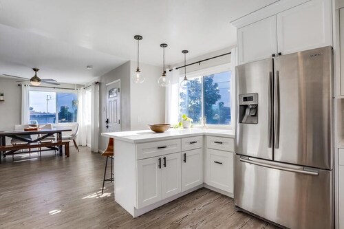 Stunning! Lrg Mdrn-Huge Backyard/Outdoor-Hot Tub