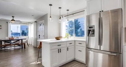 Stunning! Lrg Mdrn-Huge Backyard/Outdoor-Hot Tub