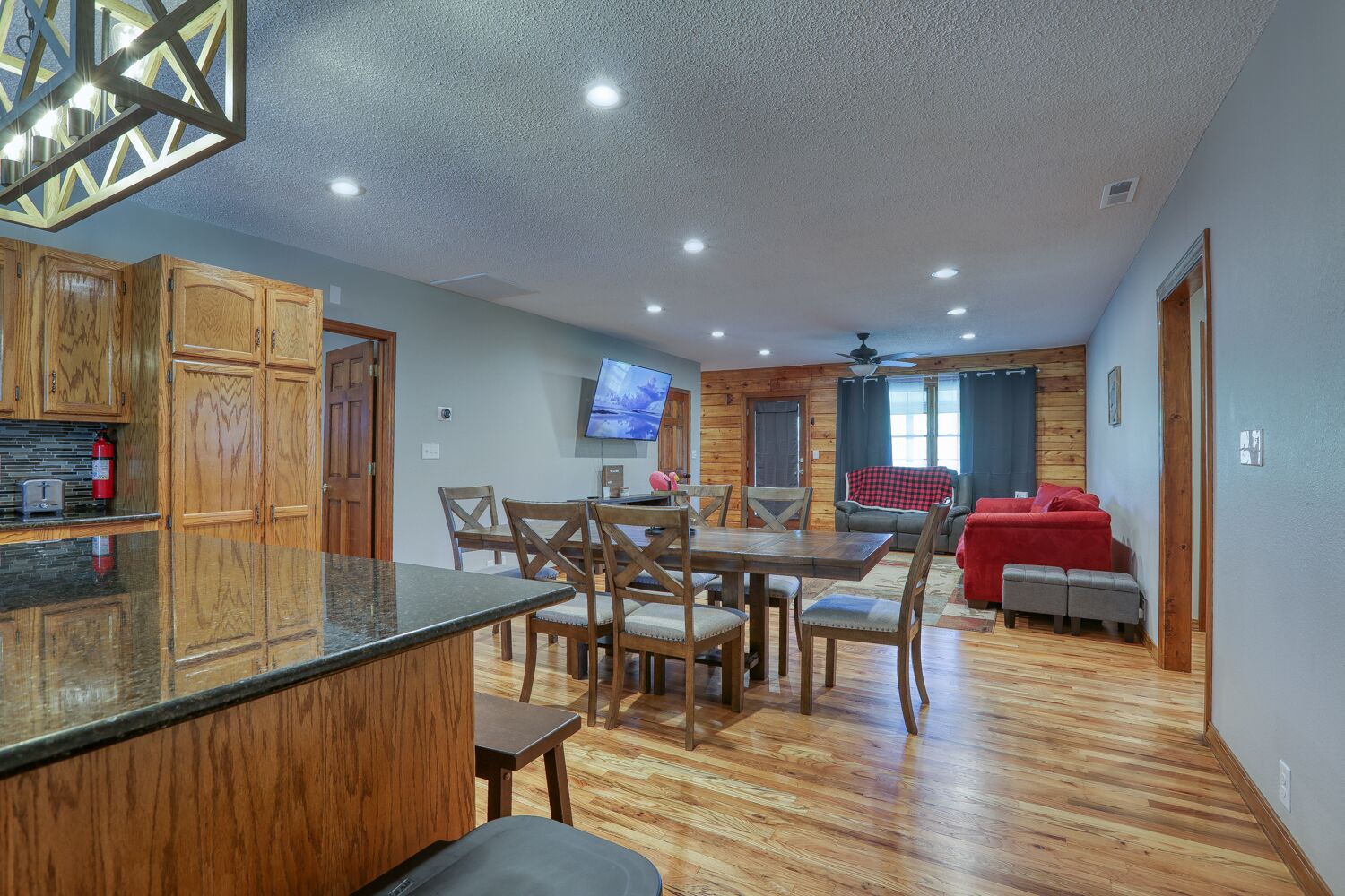Authentic Log Cabin Hot Tub! Mountain Views! Fire Pit! Fireplace! All One level!