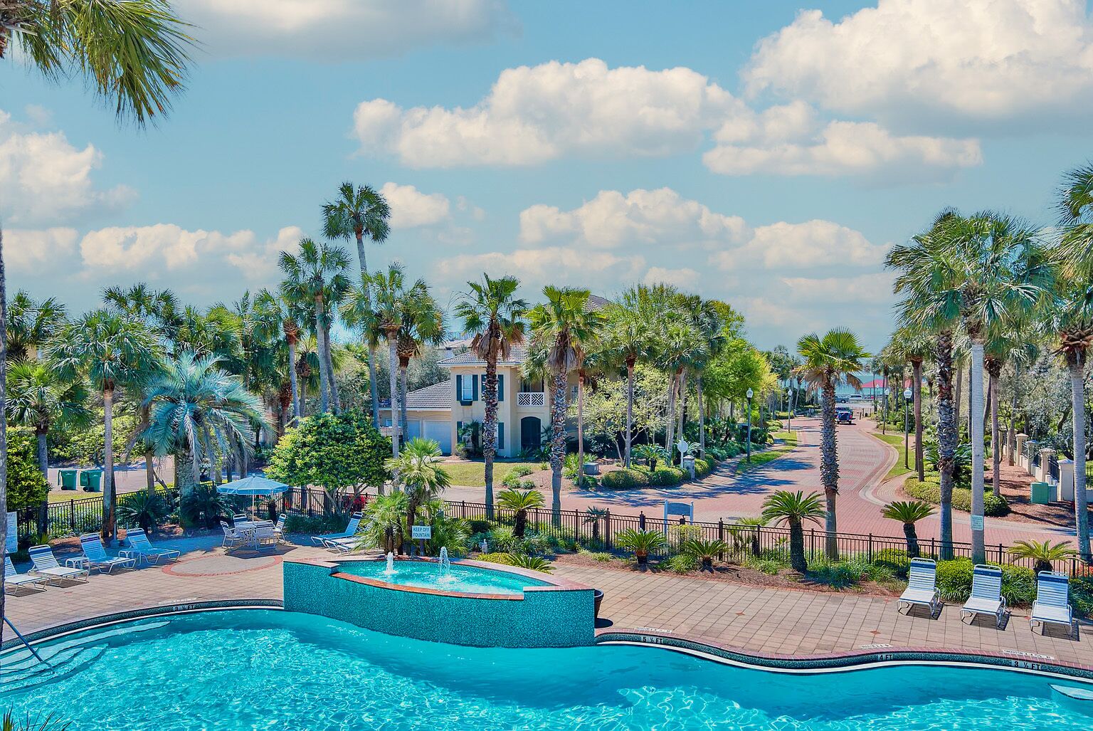 Piscina all'aperto, una piscina riscaldata