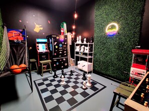 Game room - Million dollar villa · Beachfront neighborhood · Free cruise · Resort amenities (Destin)
