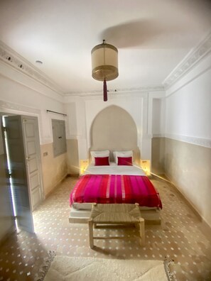 1 chambre, lit parapluie, Wi-Fi, draps fournis