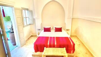 1 bedroom, travel cot, WiFi, bed sheets