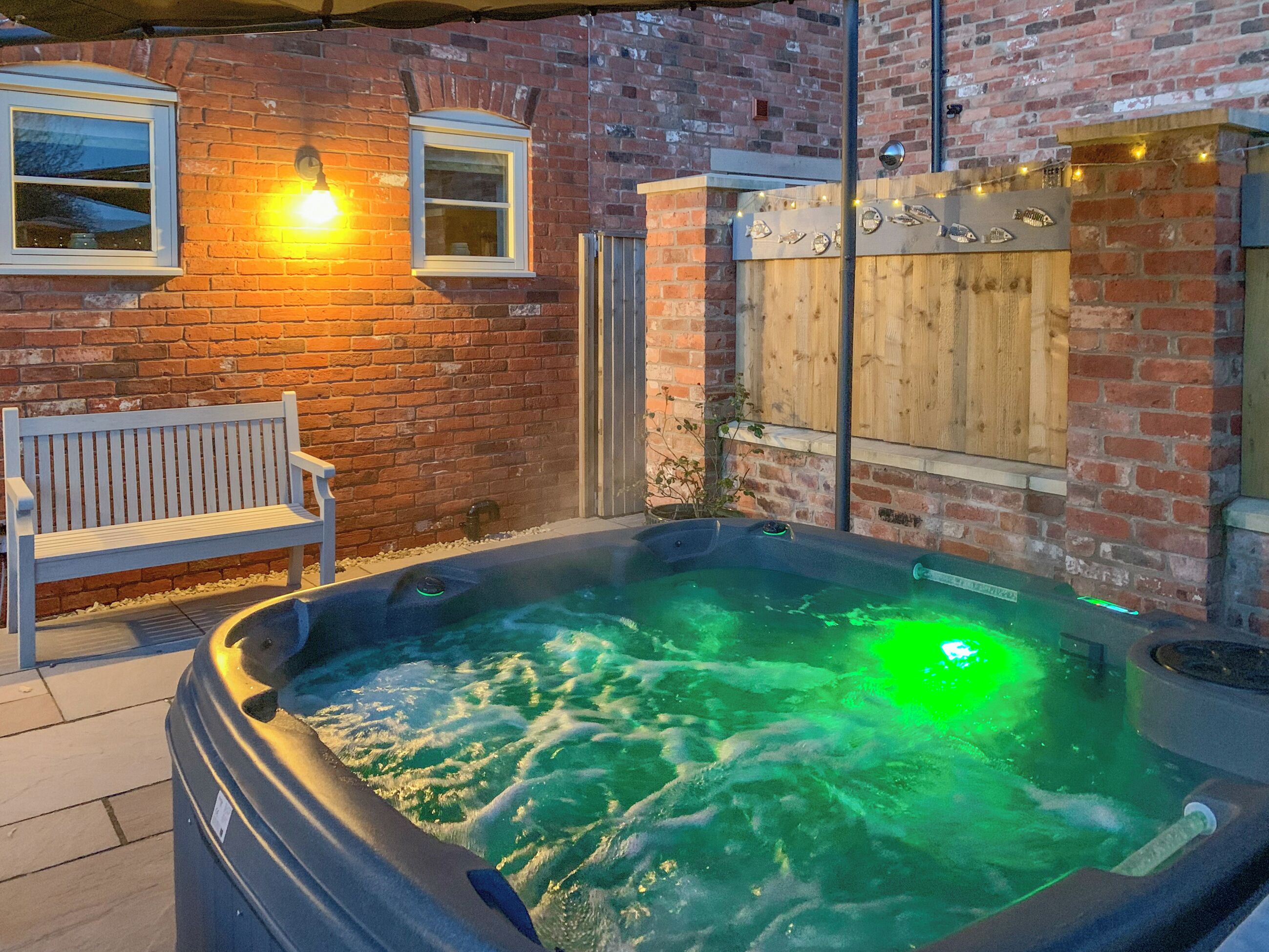 Outdoor spa tub