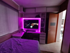 2 slaapkamers, een bureau, een strijkplank/strijkijzer, wifi