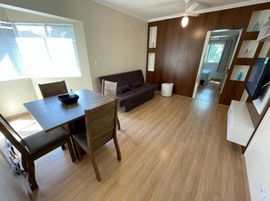 Apartamento básico | Área de estar | TV 47 polegadas com canais digitais