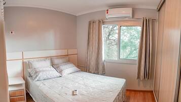 Basic Apartment | Hypo-allergenic bedding, desk, free WiFi