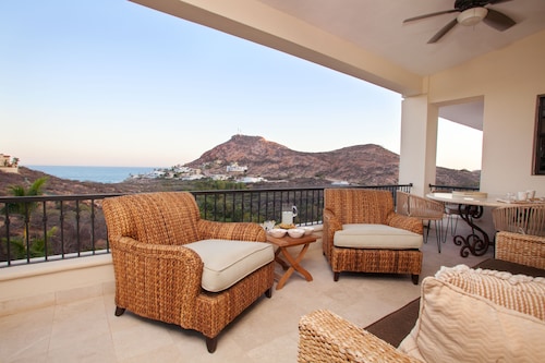 New! Walk to beach- Oceanview- Gated