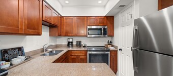 New! Remodeled! Close to ASU campus and Sloan Park! 1 King 2 Queens