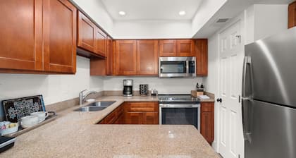 New! Remodeled! Close to ASU campus and Sloan Park! 1 King 2 Queens