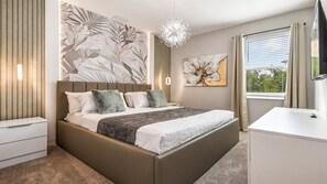 9 bedrooms, iron/ironing board, WiFi, bed sheets - Star Wars Slide Bunk, Mario/Frozen Villa w/ Pool (Kissimmee)