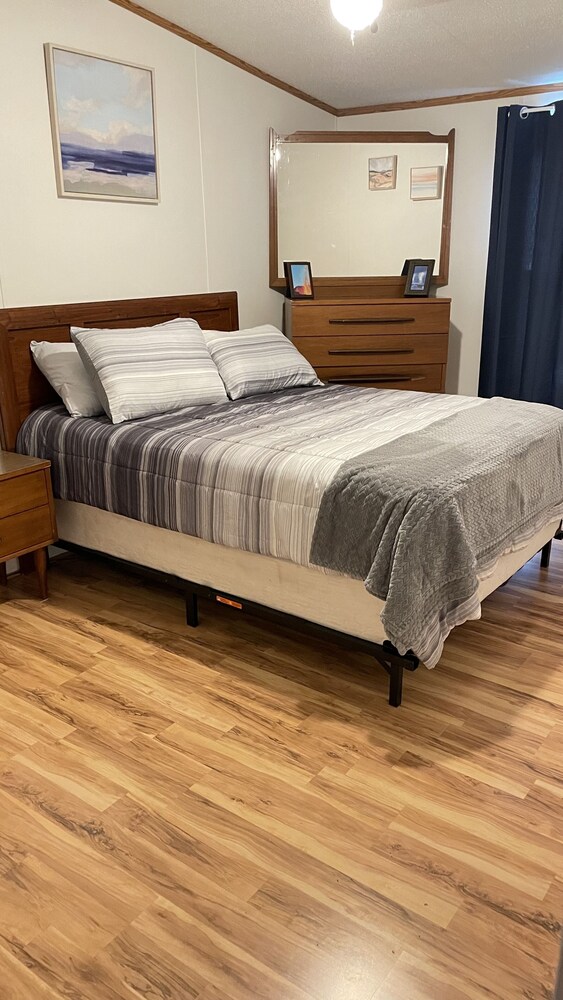 Hank’s Hideaway located 10 miles from Concan and Uvalde Texas. Uvalde