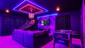 Games room - Jurassic w Slide & Frozen-Themed/7BR @ Solara! (Kissimmee)