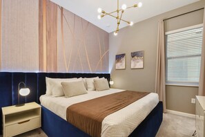 12 bedrooms, iron/ironing board, WiFi, bed sheets - @ Bella Vida w Pool, Air Hockey & Themed Rooms! (Kissimmee)