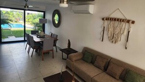 Family House | Living area | 50-inch flat-screen TV with digital channels, TV, Netflix - ANTAL TULUM (Tulum)