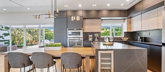 Tropical Paradise /Heated Pool/ Mini Golf/ Playground/ Pool Table/ BBQ