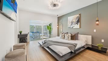 4 bedrooms, desk, iron/ironing board, travel crib