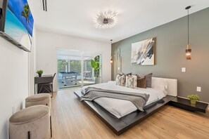 4 bedrooms, desk, iron/ironing board, travel crib