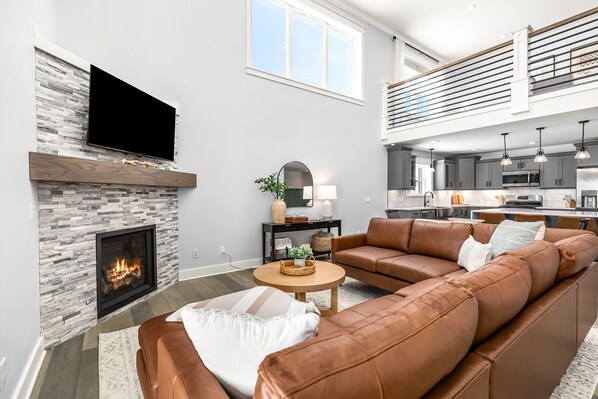 Smart TV, fireplace, books - Fully loaded canalfront Home! Pure Michigan Summer. Firepitš„, coffee barāļø+more (Houghton Lake)