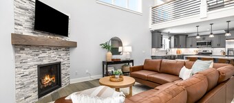 Fully loaded canalfront Home! Pure Michigan Summer. Firepit🔥, coffee bar☕️+more