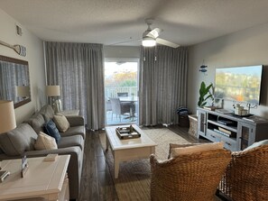 Smart TV - Family friendly with private beach and beach service! NEWLY RENOVATED (Miramar Beach)