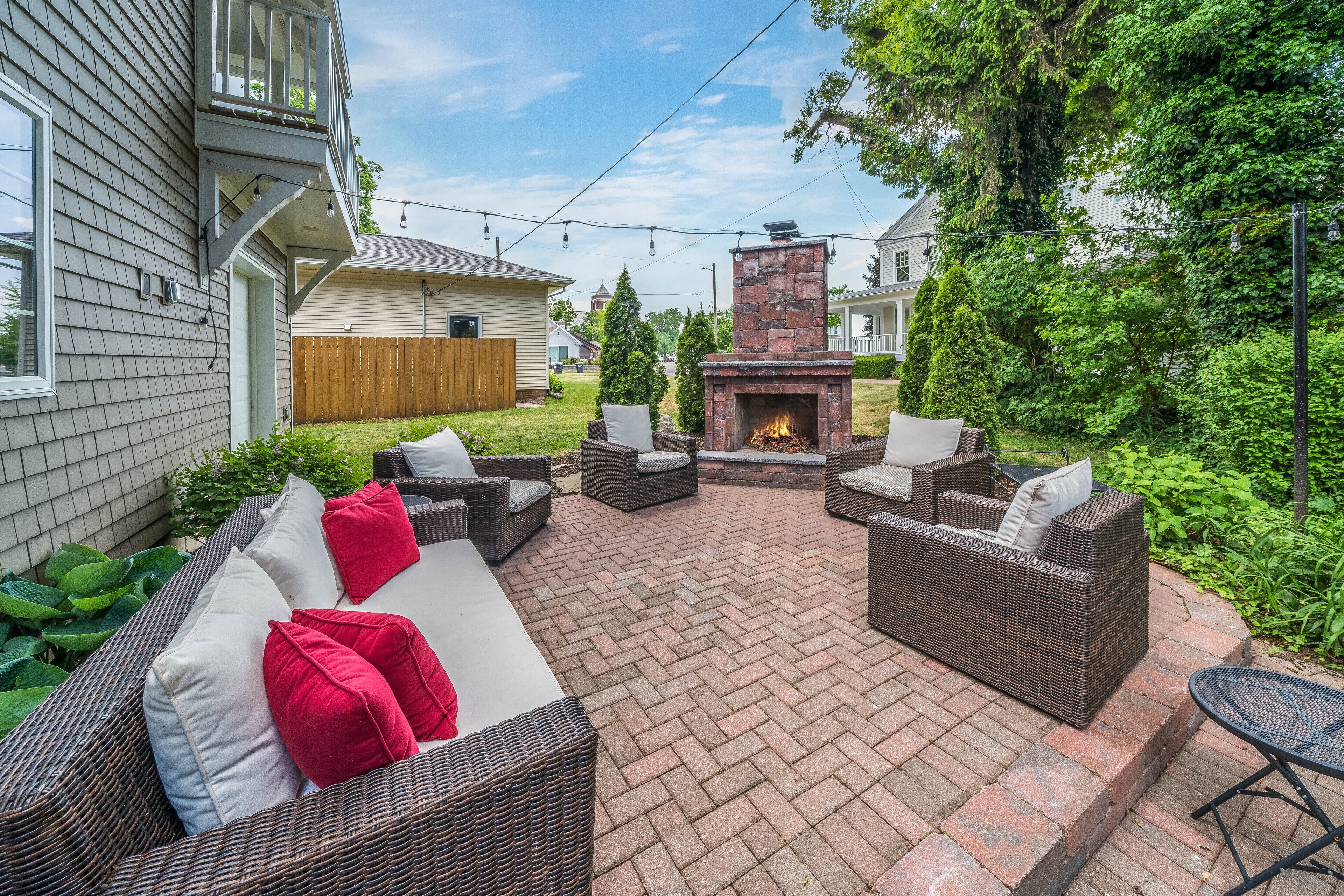 Large 5 Bdrm Home w/Rec Room, Just Steps from South Beach